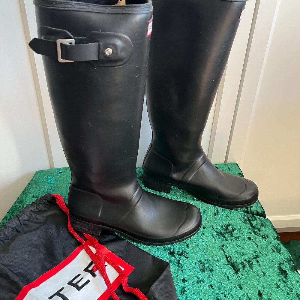 Hunter Tour Packable Rain Boots in Black - Picture 3 of 6